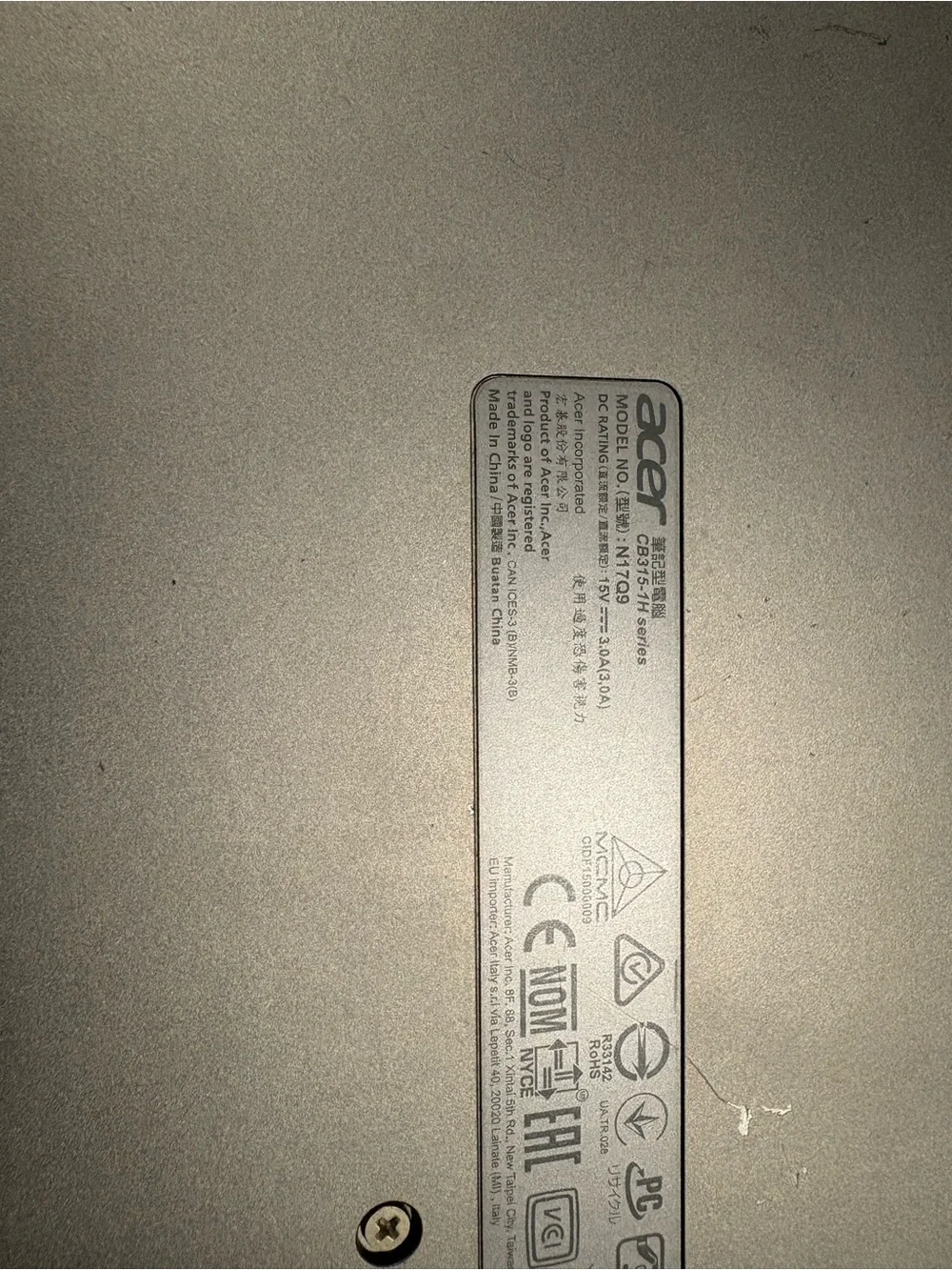 Acer touchscreen Silver Laptop with Black Keys and Large Trackpad
